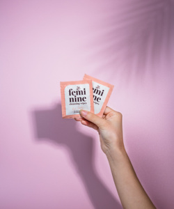 Lingettes humides organiques pratiques de taille de voyage Emballage unique Hygiène et nettoyage féminins pour adultes - Product Image 2