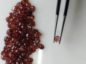Granat rouge naturel 4x3,5 mm, taille ovale, meilleure qualité, pierre précieuse en vrac pour la fabrication de bijoux - Product Image 2