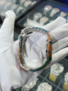 Montre mécanique automatique de luxe personnalisée multicolore en acier inoxydable avec moissanite, cadran en cristal saphir, date automatique, étanche 5 ATM - Product Image 3