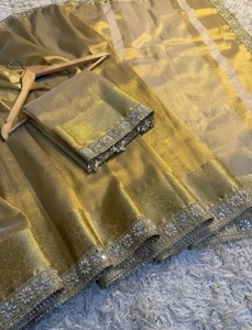 Sari de Tela Banarasi Tejida con Diseño KV (Dorado) - Product Image 2