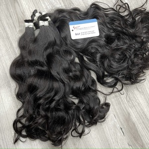 Cheveux naturels ondulés de qualité supérieure, soyeux et lisses, cuticules alignées, sans perte, prêts à être expédiés, 100% cheveux humains en lots. - Product Image 2