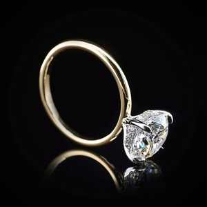 Anillo de Compromiso de Plata de Ley 925 con Moissanita de Dos Quilates en Forma de Pera con Engaste de Garras, Joyería de Boda Moderna Chapada en Rodio - Product Image 2