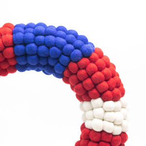 Corona Decorativa Patriótica de Fieltro y Lana para la Puerta Principal, Día de los Caídos y 4 de Julio, con Diseño de Estados Unidos - Product Image 5