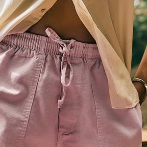 Pantalones cortos holgados para mujer, tela arengada, estilo relajado para verano/uso diario, con cintura elástica y cordones para un ajuste cómodo e informal - Product Image 3