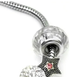   Pulsera con Dijes de Estrella Plateada para Mujer, Elegante Diseño de Estrella en Color Plata, Joyería de Moda para Hermandades, Accesorio Elegante para la Muñeca - Product Image 2