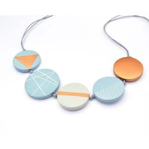 Collier ethnique fait main en perles, style bohème, résine et bois pour un usage décontracté et festif - Product Image 5