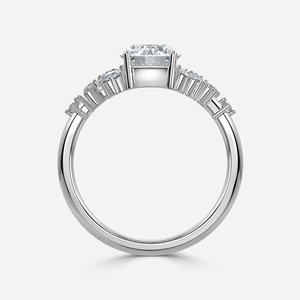 Bague de fiançailles en or blanc 14 carats avec diamant de laboratoire taille ronde 3 carats, pierres latérales en grappe et pierres latérales baguette, vente en gros, personnalisable, OEM - Product Image 1