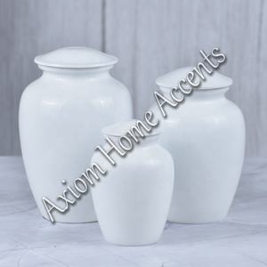 Urna artesanal para mascotas con detalles elegantes y acabado brillante para un tributo duradero a las mascotas amadas por Axiom Home Accents - Product Image 1