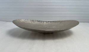 Bandeja de Servicio Ovalada Multiusos de Acero Inoxidable con Base y Acabado en Níquel para Servir Comida, Bebidas y Aperitivos en Hoteles y Restaurantes - Product Image 2