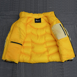 Chaqueta Acolchada Personalizada de Color Amarillo, con Cuello Alto de Dos Tonos, Capucha, Relleno de Poliéster, Cierre Frontal con Cremallera, Estilo Casual de Primavera para Hombre - Product Image 3