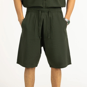 Shorts plissés en coton pour hommes avec logo personnalisé, taille élastique et cordon de serrage, décontractés d'été, coupe ample, avec poches, vente en gros - Product Image 1