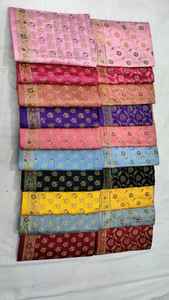 Traje de seda pura Banarasi de 3 piezas - Product Image 2