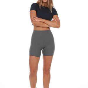 T-shirt de sport tricoté personnalisé pour femme, coupe courte, manches courtes, ajustement régulier, couleur unie, idéal pour la gym, l'entraînement et la course à pied - Product Image 4