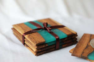 Natural wood and colored <b>epoxy</b> <b>resin</b> coaster - Product Image 4