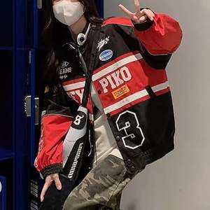 Chaqueta Varsity de Béisbol Personalizada OEM para Hombre y Mujer, Diseño de Letras, Alta Calidad, ODM, Ropa Urbana, Resistente al Viento, para Invierno - Product Image 3