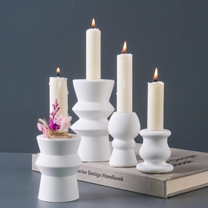 Porte-bougie décoratif en résine pour la maison et les événements, élégant support en résine pour bougies chauffe-plat et table - Product Image 1