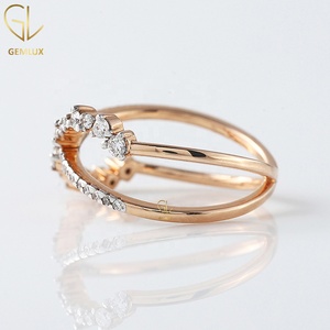 Bague croisée, alliance en X, bague pavée de moissanite, demi-alliance en or rose 18 carats avec diamants taille ronde - Product Image 2