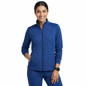 Chaqueta Sanitaria Acolchada OEM Personalizada para Mujer, Uniforme Médico Deportivo, Bata de Enfermera con Puños con Orificio para el Pulgar y Bolsillos con Cremallera Oculta - Product Image 1