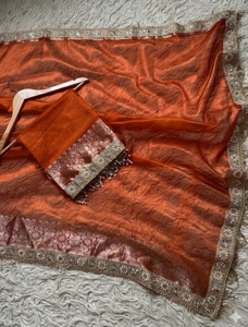 Sari de Tela Banarasi Tejida con Diseño KV (Naranja) - Product Image 4