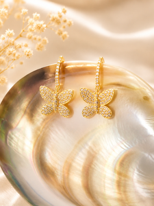 Élégantes boucles d'oreilles pendantes en moissanite plaqué or pour femme, forme papillon, sertissage long en argent sterling, idéales pour les soirées - Product Image 1