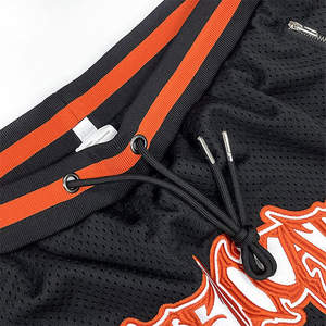 Shorts en mesh noir pour homme Private Citation avec bordure orange et imprimé numéro 4, style streetwear, taille à cordon de serrage - Product Image 4
