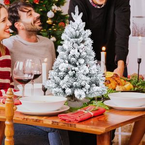 Árbol de Navidad Artificial de Mesa con Nieve Artificial de 90 cm, con Piñas, Bayas Rojas y Base de Yute, PE, PVC - Product Image 2
