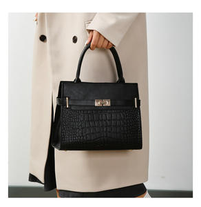 Sac messager pour femme en cuir véritable fait main, rétro, bandoulière, fermeture éclair sécurisée, motif losanges, logo, durable, décontracté, voyage - Product Image 6