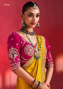 Sari de satén de seda brillante de diseño gujarati LAMOUNT con bordado completo en C Pallu y trabajo de corte, ideal para fiestas de invierno, estilo étnico y caída tradicional. - Product Image 5