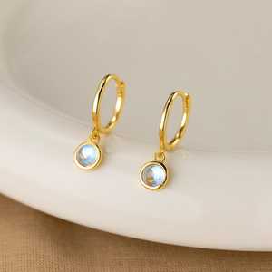 Pendientes de Aro Huggie de Plata de Ley 925 de Lujo Vintage con Piedra Lunar, Chapados en Oro de 14K, Colgantes para Piercings de Cartílago - Product Image 1