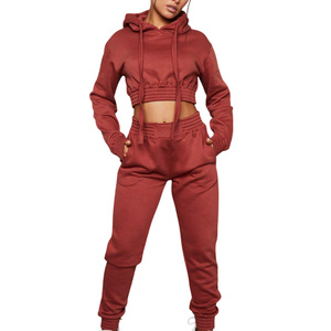 Ensemble de survêtement personnalisé pour femme : sweat à capuche court et pantalon de jogging en coton doux – Vêtements de sport et mode – Fabrication en gros - Product Image 1