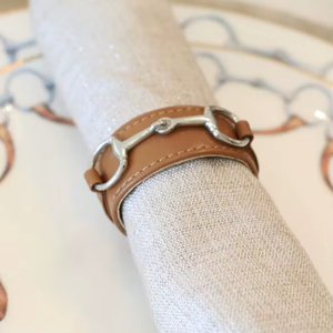 Anillo de servilleta de cuero de lujo para la decoración de mesas de alta gastronomía con acabado premium y apariencia elegante. - Product Image 1