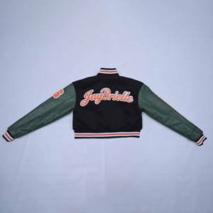 Veste bomber de haute qualité personnalisée en laine avec manches en cuir vert et broderie de patch en chenille pour femme, veste varsity courte - Product Image 6