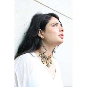 Ensemble de colliers choker style temple avec motif soleil en Kundan, conçu pour les mariages, les anniversaires et les tenues ethniques. - Product Image 2