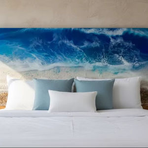 Base de Cama de Madera y Resina de Alta Calidad con Diseño de Olas Oceánicas, Cabecero de Resina Epoxi 'Mariscada' y 'Horizonte Azul', Madera y Resina 'Costera' - Product Image 1