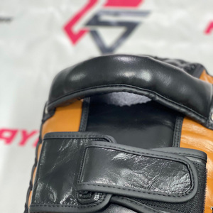 Nuevo Diseño, Par de Protectores Curvos de Piel Genuina Negra y Marrón para Kickboxing, Muay Thai, Entrenamiento de Boxeo - Product Image 4