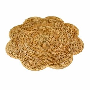 Sets de table en rotin tressé faits à la main, sous-verres festonnés, décoration de table bohème, sets de table en osier, tapis de table fabriqués au Vietnam - Product Image 1