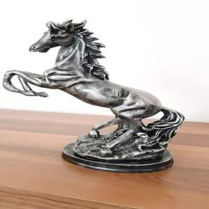 Estatua de caballo de aluminio fundido de primera calidad, elegante figura equina metálica, pieza central decorativa para interiores con estilo. - Product Image 3