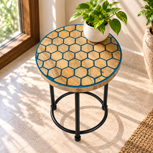 Tabouret artisanal en bois nid d'abeille avec structure en fer et plateau en bois naturel |   Tabouret d'appoint rond décoratif pour le salon, décoration intérieure - Product Image 2