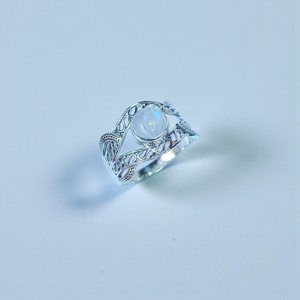 แหวนพลอยมูนสโตนสีรุ้งไฟฟ้าสีน้ำเงิน และแหวนเงินแท้ 925 ทำมือ ราคาขายส่ง - Product Image 2