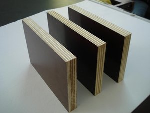 Contreplaqué de bouleau de première qualité 18 mm E1, placage décoratif double face sans formaldéhyde pour meubles d'intérieur - Product Image 1