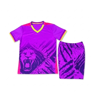 Conjunto de Camiseta de Fútbol Sublimada con Estampado de León Morado para Niños, Cuello en V, Manga Corta, Absorbe la Humedad, Elástico en Cuatro Direcciones - Product Image 1