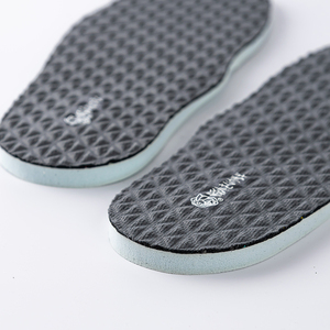 Hechas en Taiwán, estas plantillas de látex son absorbentes del sudor y cómodas, con un forro de tela no tejida. - Product Image 4