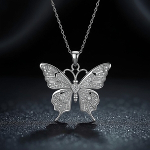 Collar con Colgante de Mariposa en Oro de 9K con Alas Completamente Adornadas con Diamantes y Detalle de Corazón, Joyería Fina, Elegante Collar para Mujer - Product Image 5