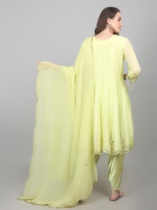 Ensemble de robe Anarkali 3 pièces pour femme, style décontracté, avec broderie Dana, collection ethnique Western Wear, choix intelligent. - Product Image 3