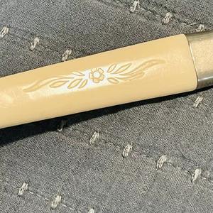 Increíble juego de quesos con un diseño de metal duradero que garantiza fiabilidad, ya sea que estés organizando una cena pequeña o una gran celebración. - Product Image 6