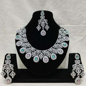 Conjunto de Collar con Diamantes Americanos - Estilo Real 10575585PGR, Joyería de Moda para Mujer - Product Image 1