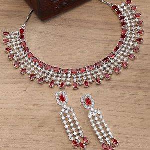 Ensemble collier et boucles d'oreilles en alliage plaqué or avec zircon, design classique pour femmes, bijoux de mariage - Product Image 4