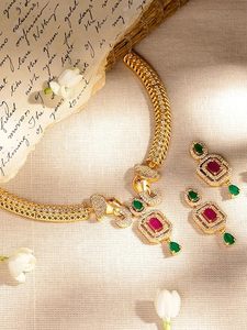 Ensemble collier et boucles d'oreilles en alliage plaqué or avec zircon, design classique pour femmes, bijoux de mariage - Product Image 2