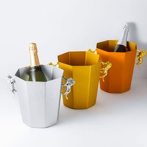 Cubo de hielo metálico octogonal de acero inoxidable esmerilado con asa de león dorado de 5L para enfriar vino y champán en bares - Product Image 1
