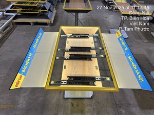 Exhibidor de Vidrio Moderno Premium Personalizado con Bandeja Extraíble, Exhibidor LED para Minoristas ADong A57, Fácil Montaje, Uso en Interiores, OEM Vietnam - Product Image 2